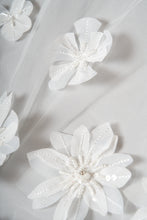 Load image into Gallery viewer, Bella Veil