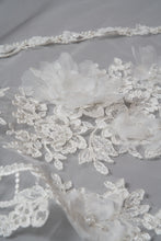 Load image into Gallery viewer, Emmy Veil