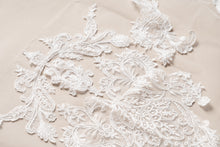 Load image into Gallery viewer, Jenna Veil