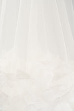 Load image into Gallery viewer, Kendal Veil