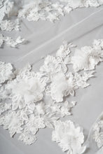 Load image into Gallery viewer, Lottie Veil