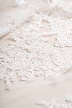 Load image into Gallery viewer, Dahlia Veil