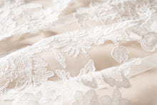 Load image into Gallery viewer, Zay Veil