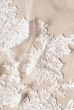 Load image into Gallery viewer, Zay Veil