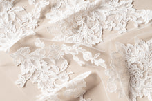 Load image into Gallery viewer, Zay Veil