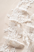 Load image into Gallery viewer, Zay Veil