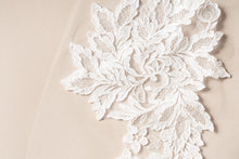 Load image into Gallery viewer, Zay Veil