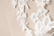 Load image into Gallery viewer, Zay Veil