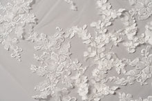 Load image into Gallery viewer, Dakota Veil