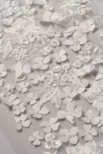 Load image into Gallery viewer, Delanie Veil