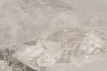 Load image into Gallery viewer, Emma Veil