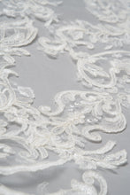 Load image into Gallery viewer, Kinsley Veil