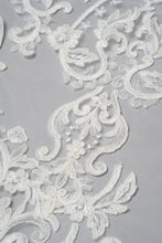 Load image into Gallery viewer, Kinsley Veil