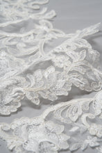 Load image into Gallery viewer, Kinsley Veil