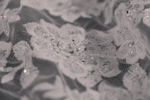 Load image into Gallery viewer, Woolf Veil