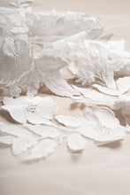 Load image into Gallery viewer, Lavendar Veil
