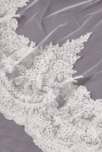 Load image into Gallery viewer, Bijou Veil
