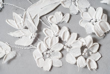 Load image into Gallery viewer, Bouquet Veil
