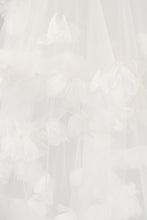 Load image into Gallery viewer, Bowie Veil
