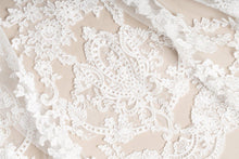 Load image into Gallery viewer, Dahlia Veil
