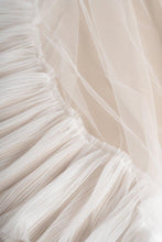 Load image into Gallery viewer, Tulipe Veil
