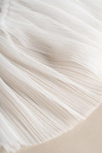 Load image into Gallery viewer, Tulipe Veil
