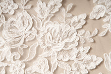 Load image into Gallery viewer, Serenade Veil
