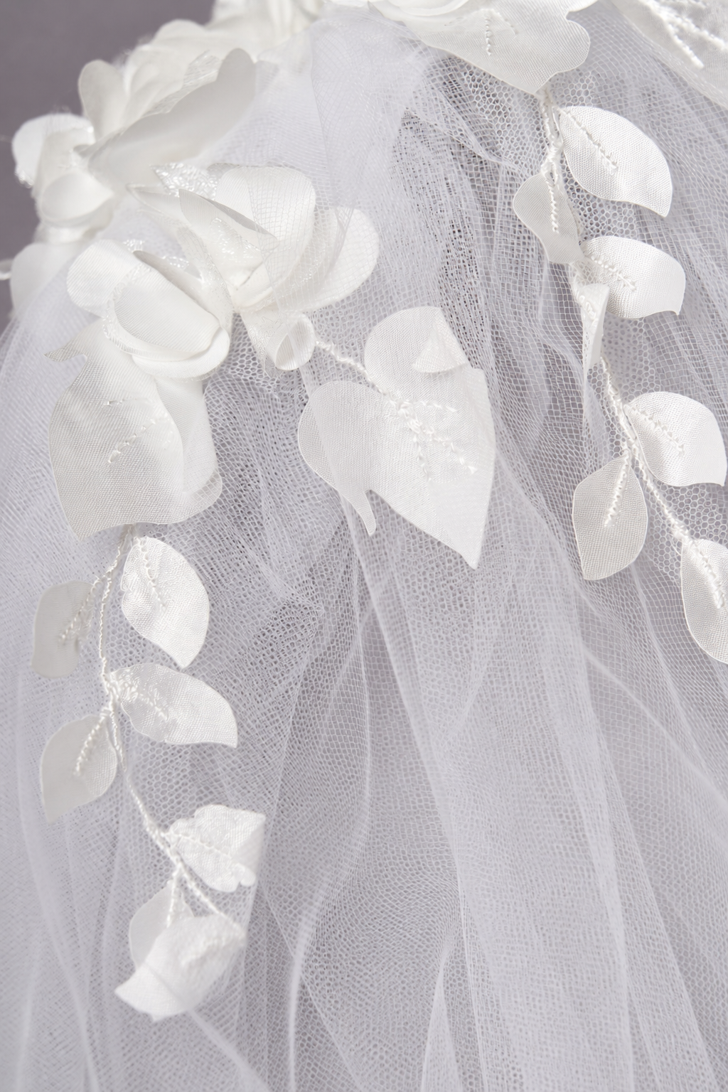 Alice Veil, detail 1